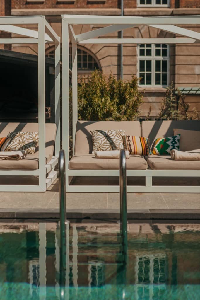 Bryggen Guldsmeden - Sunbeds / loungers at the pool
