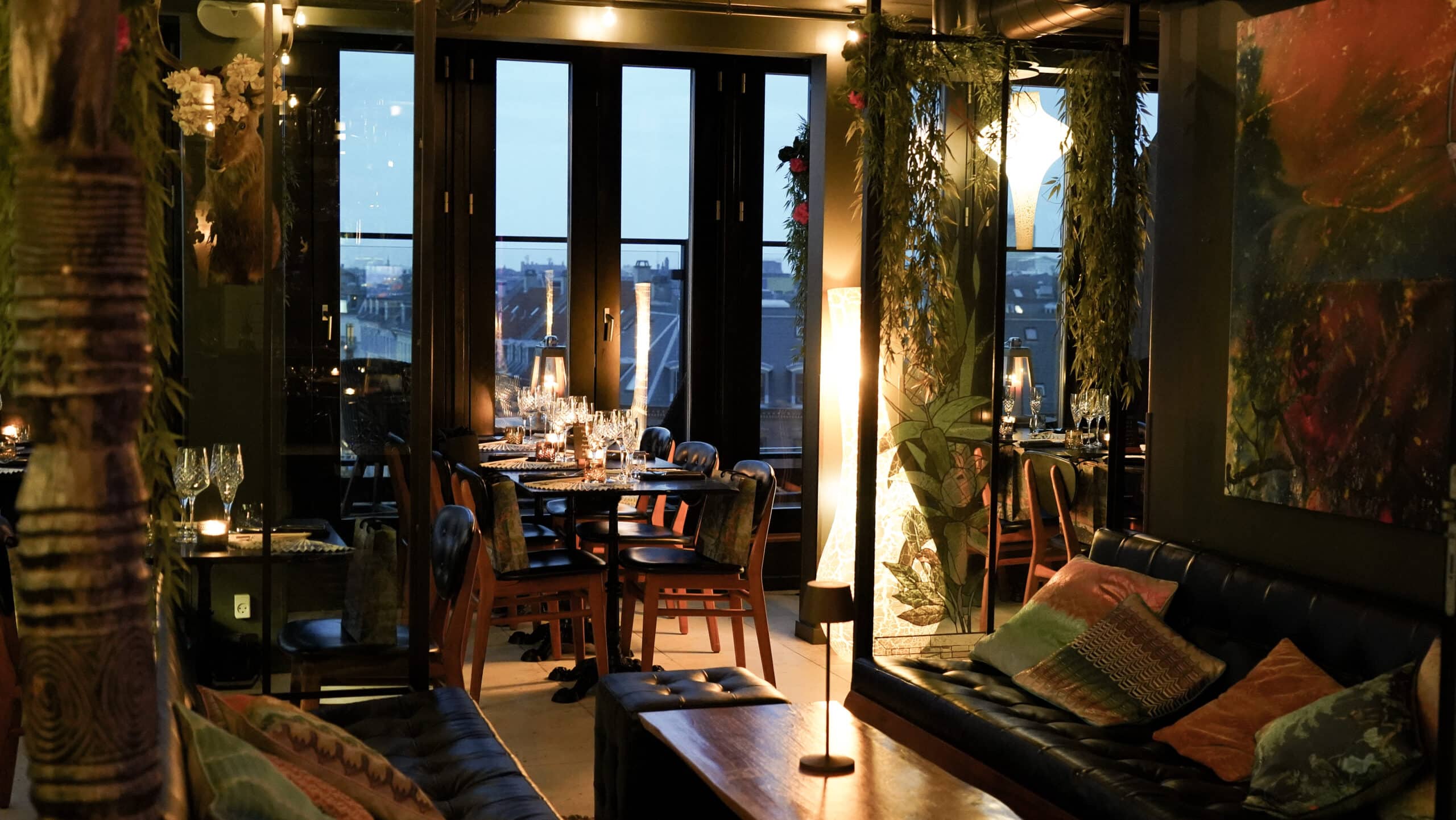 Manon Les Suites - Restaurant - Sitting area - Horizontal 3 (3)