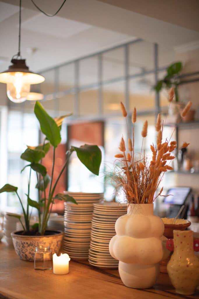 Restaurant sitting area at Oslo Guldsmeden Hotel
